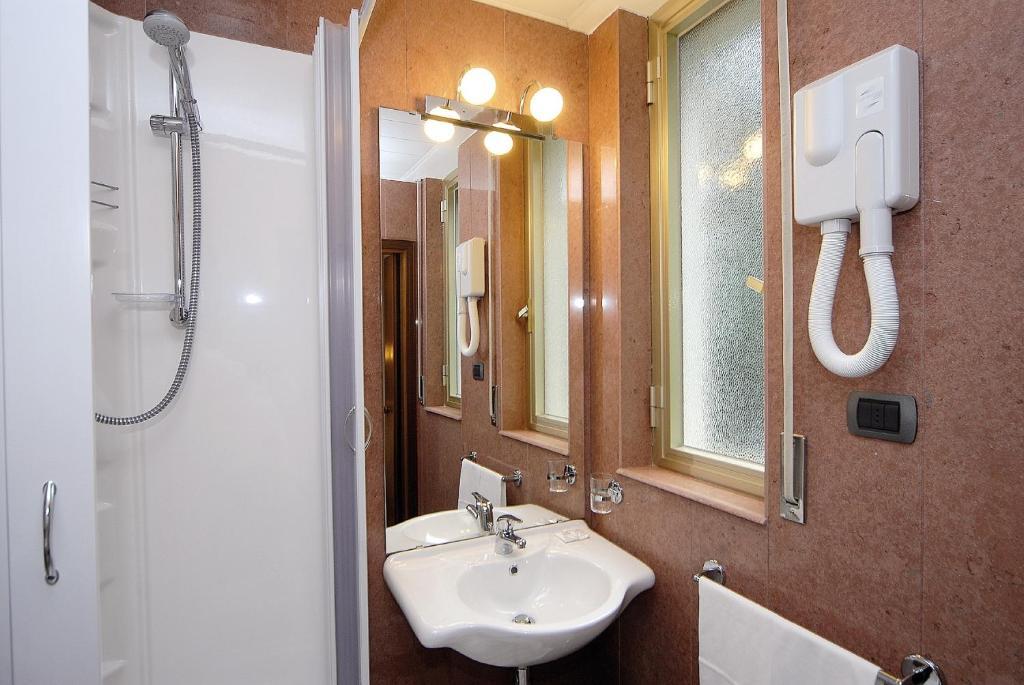 Hotel Maria Nella Bardineto Стая снимка